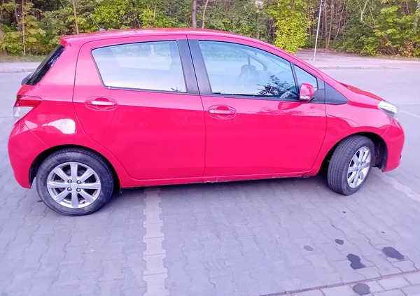 Toyota Yaris cena 27900 przebieg: 112700, rok produkcji 2014 z Piaseczno małe 106